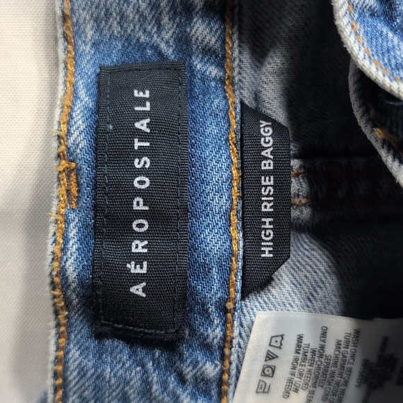 Aéropostale Light Wash Ripped Mom Jeans Size 4 - Picture 4 of 9